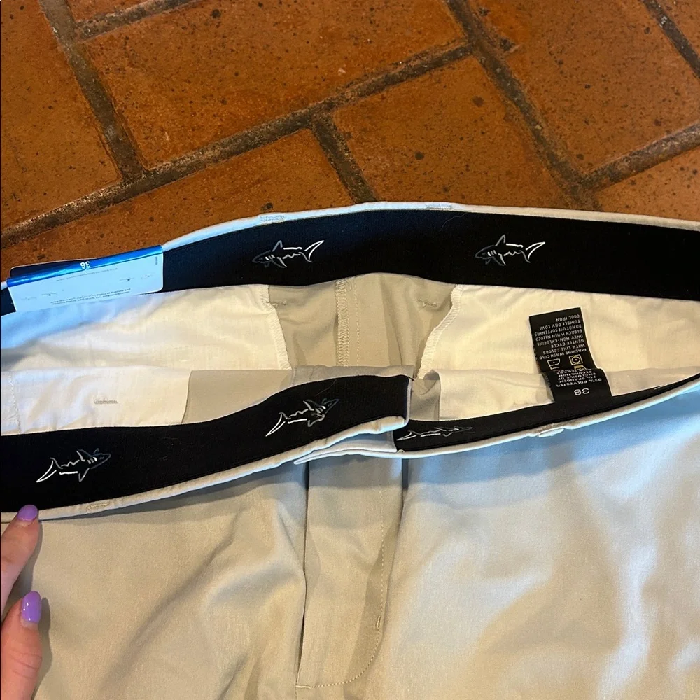 Greg Norman Men's Light Gray Travel Shorts